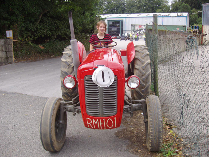 ../Images/Fr. Murphy Vintage Tractor Run 2006--98.JPG